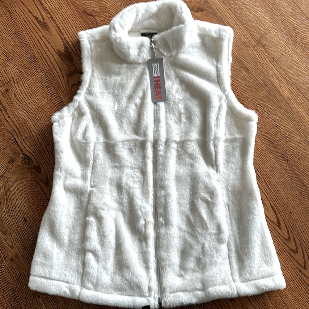 32 Degrees Heat Cream Faux Fur Vest with pockets. Size Medium.